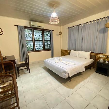 Ecran Riverfront Guesthouse Kampot Bagian luar foto