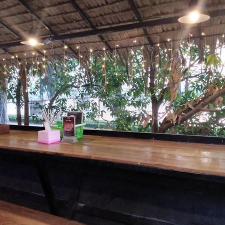 Ecran Riverfront Guesthouse Kampot Bagian luar foto
