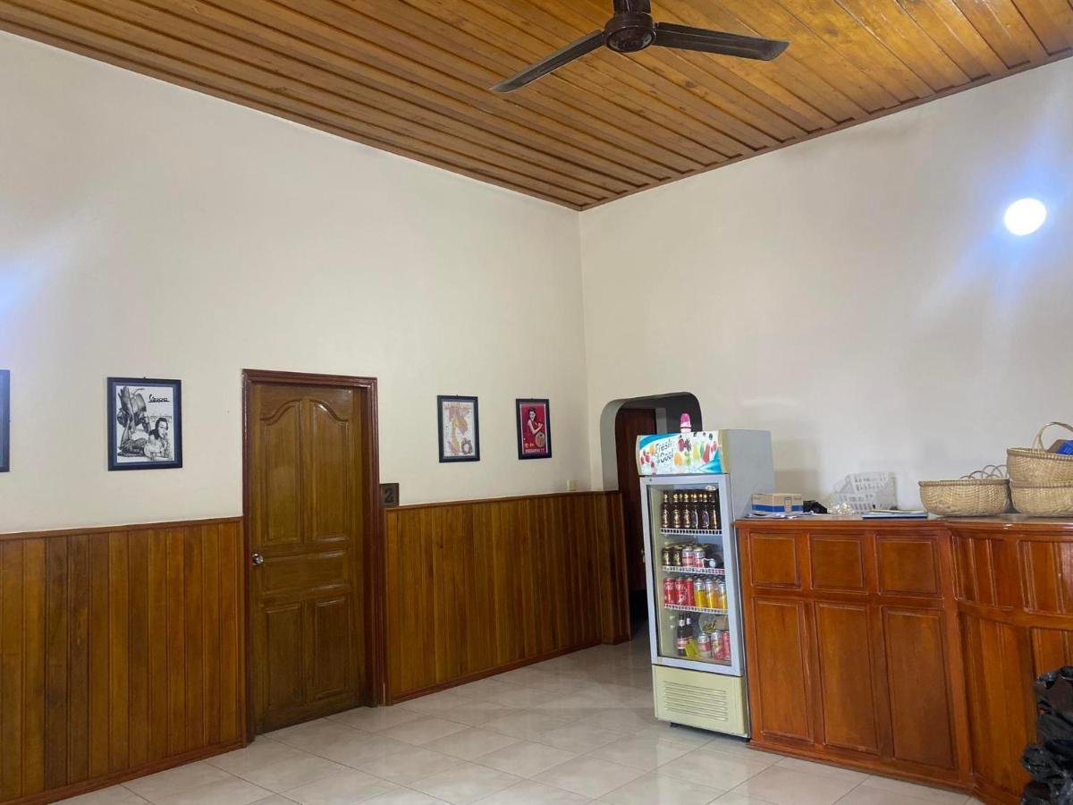 Ecran Riverfront Guesthouse Kampot Bagian luar foto