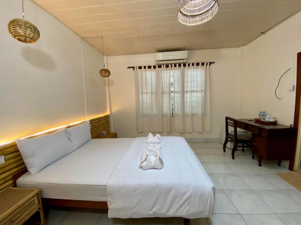 Ecran Riverfront Guesthouse Kampot Bagian luar foto