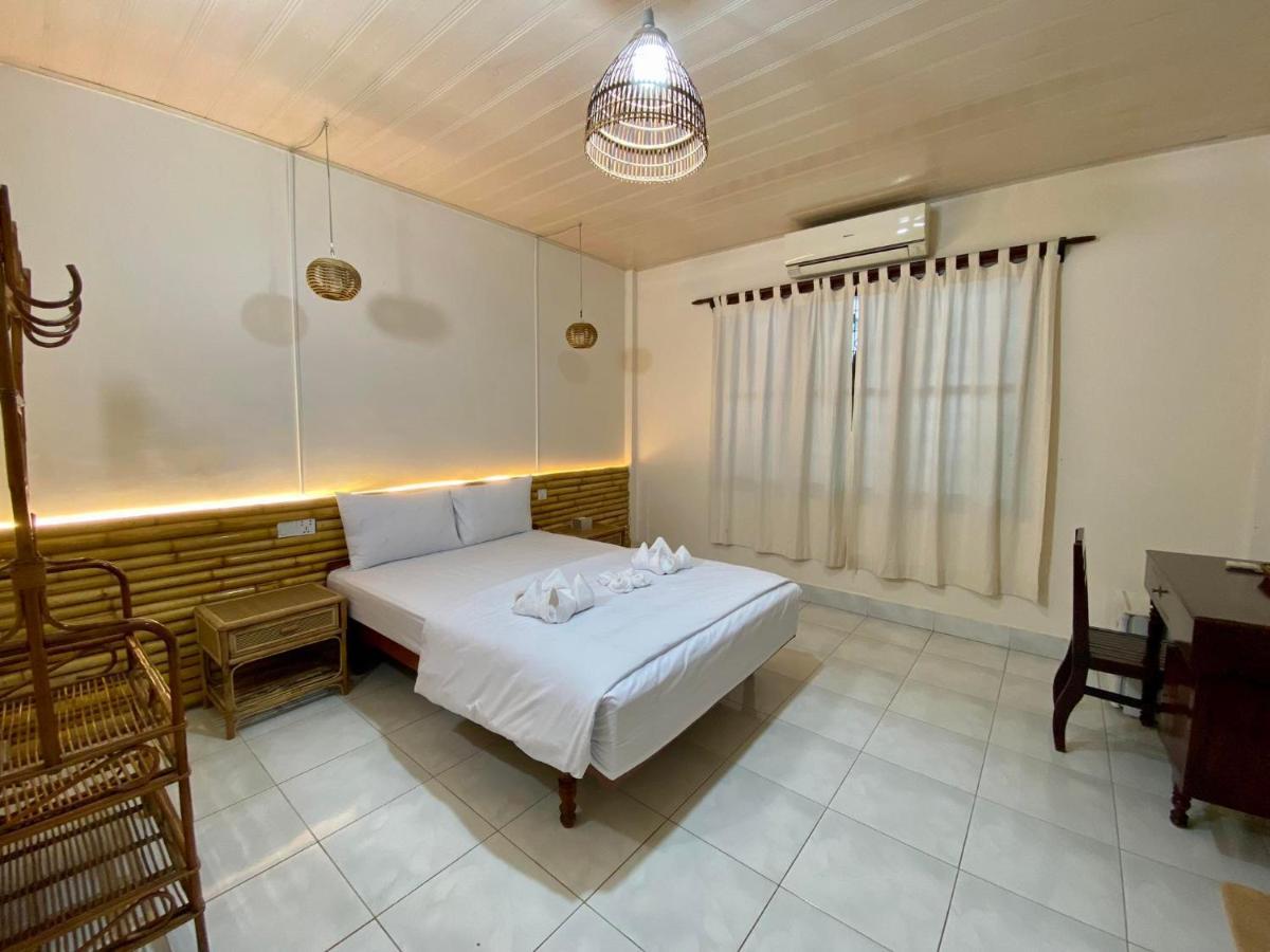 Ecran Riverfront Guesthouse Kampot Bagian luar foto
