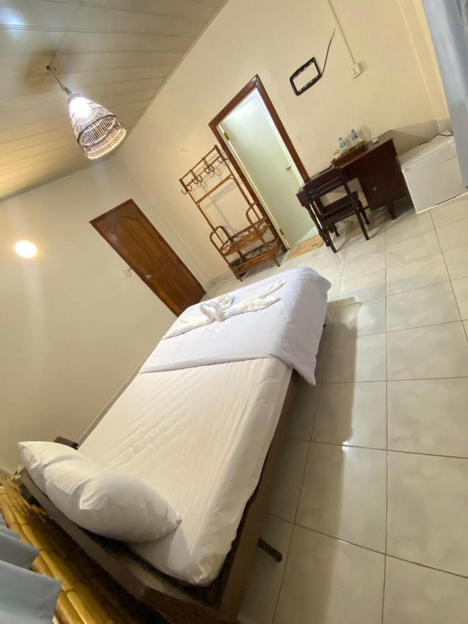 Ecran Riverfront Guesthouse Kampot Bagian luar foto