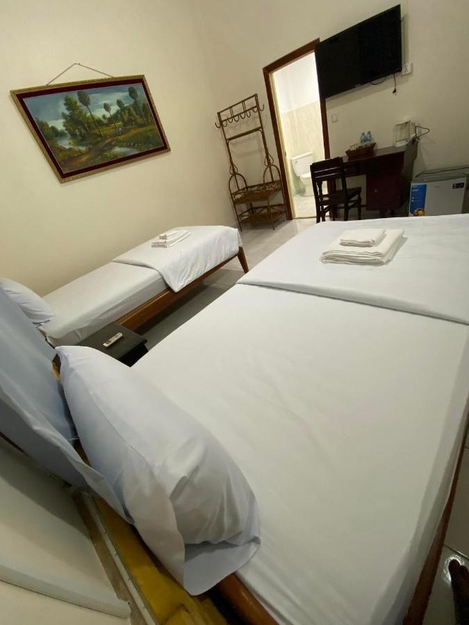 Ecran Riverfront Guesthouse Kampot Bagian luar foto