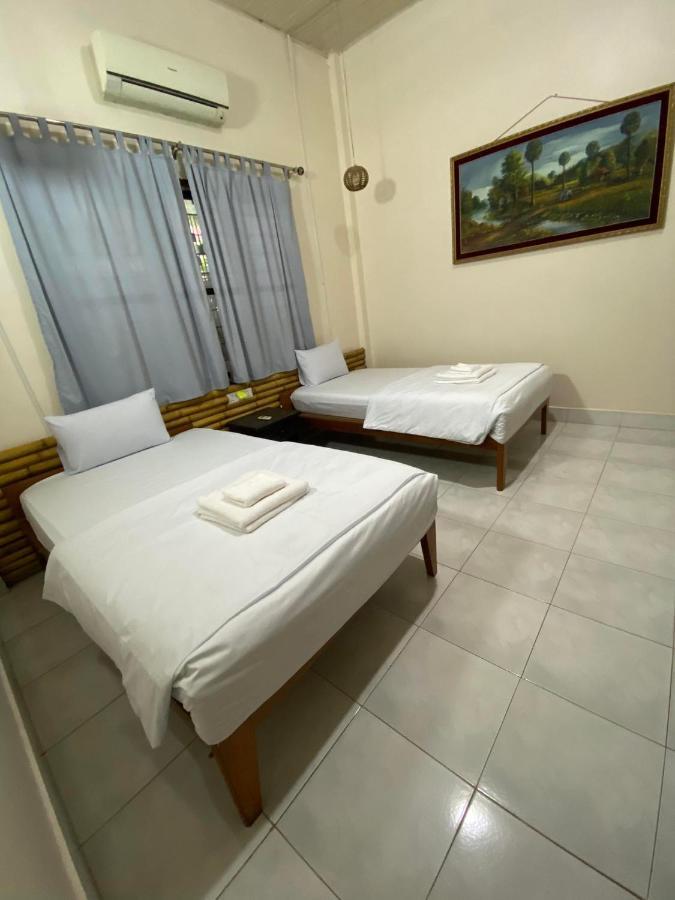 Ecran Riverfront Guesthouse Kampot Bagian luar foto
